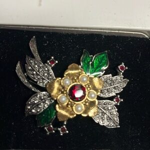 Avon Rich Christmas Pin